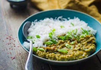 Vegan lentil curry with rice