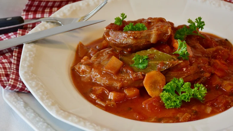 Hot, thick meat stew without flour as the final result.