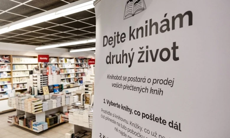 Obchod s knihami s nápisem Dejte knihám druhý život