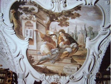 Historická freska na stropě s postavami v architektonickém rámu.