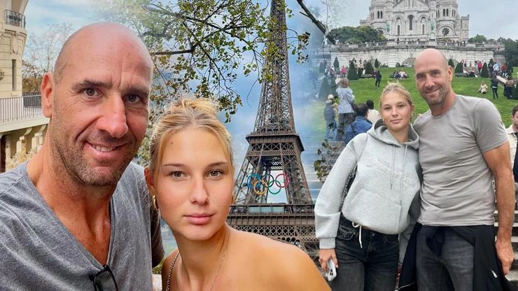 Jan Koller s přítelkyní v Paříži u Eiffelovy věže