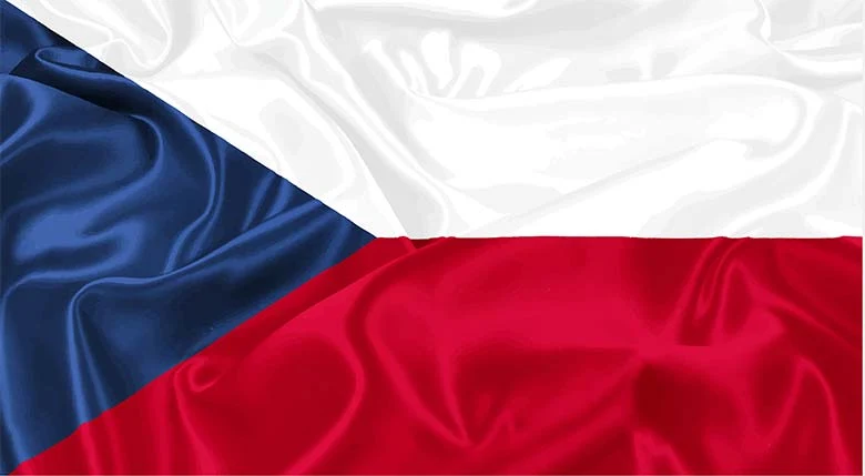 Česká vlajka z hedvábného materiálu s vlnami.
